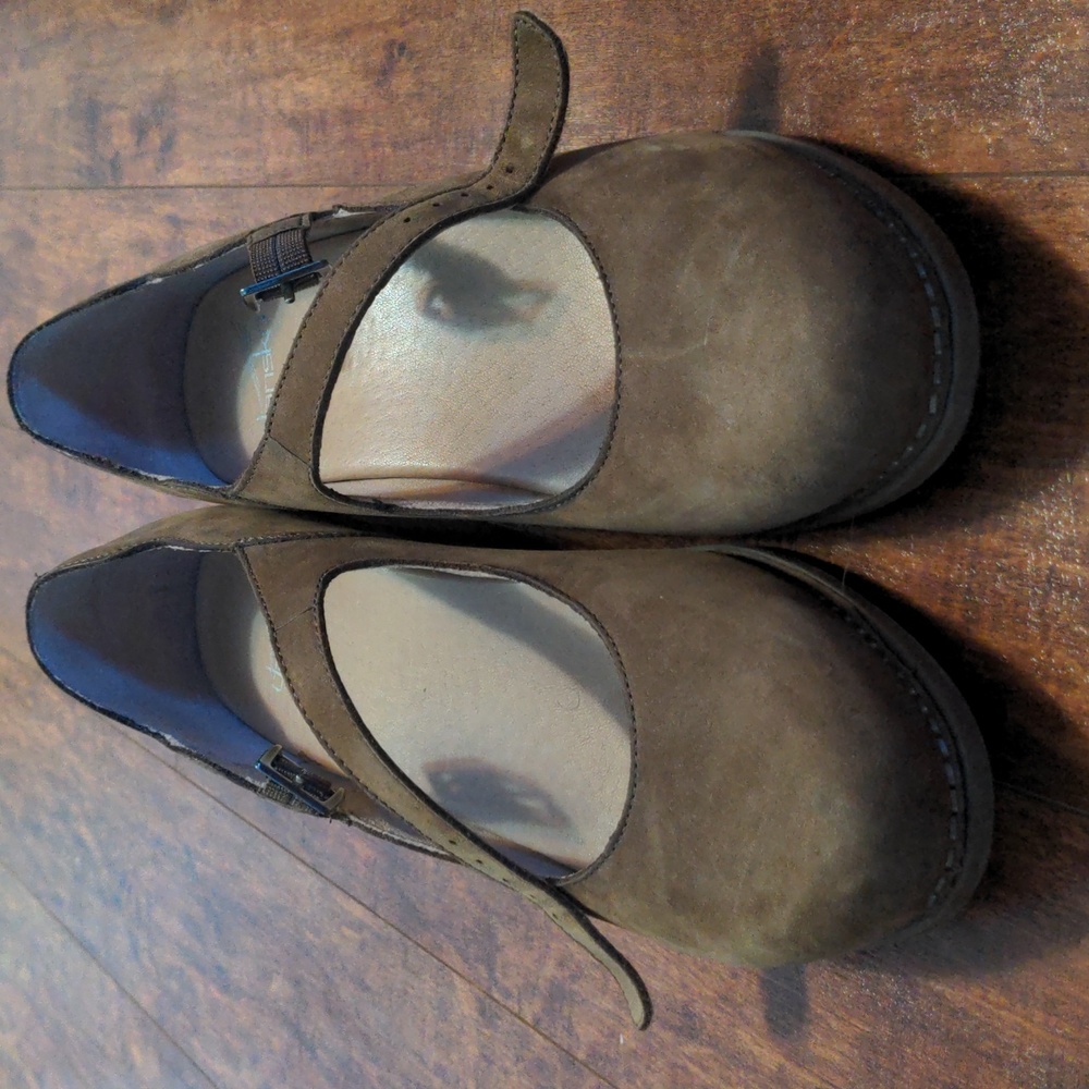Women's shoes